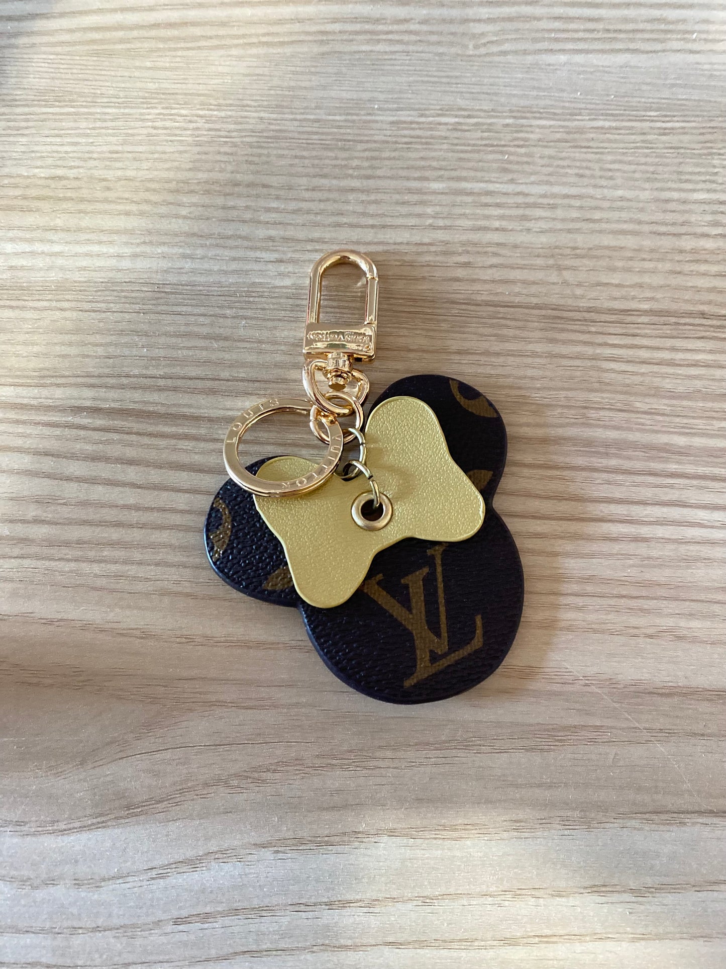 LV KEYCHAINS | BULK | NEW